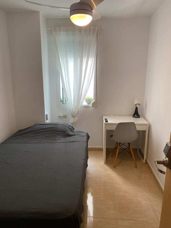 Single Room In My Apartment At The Beach Valência Exterior foto