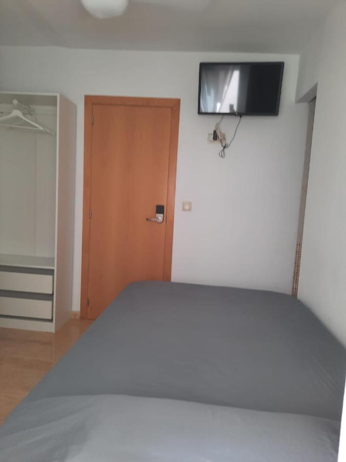 Single Room In My Apartment At The Beach Valência Exterior foto